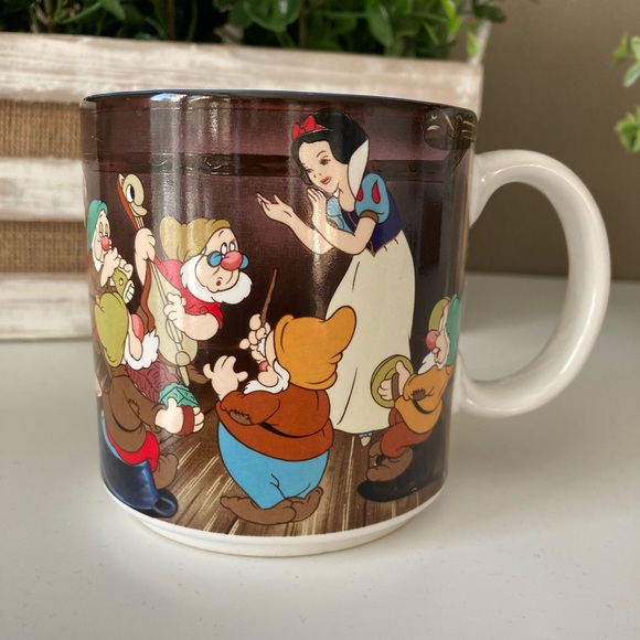 Snow White and the Seven Dwarfs mug - Picture 1 of 6